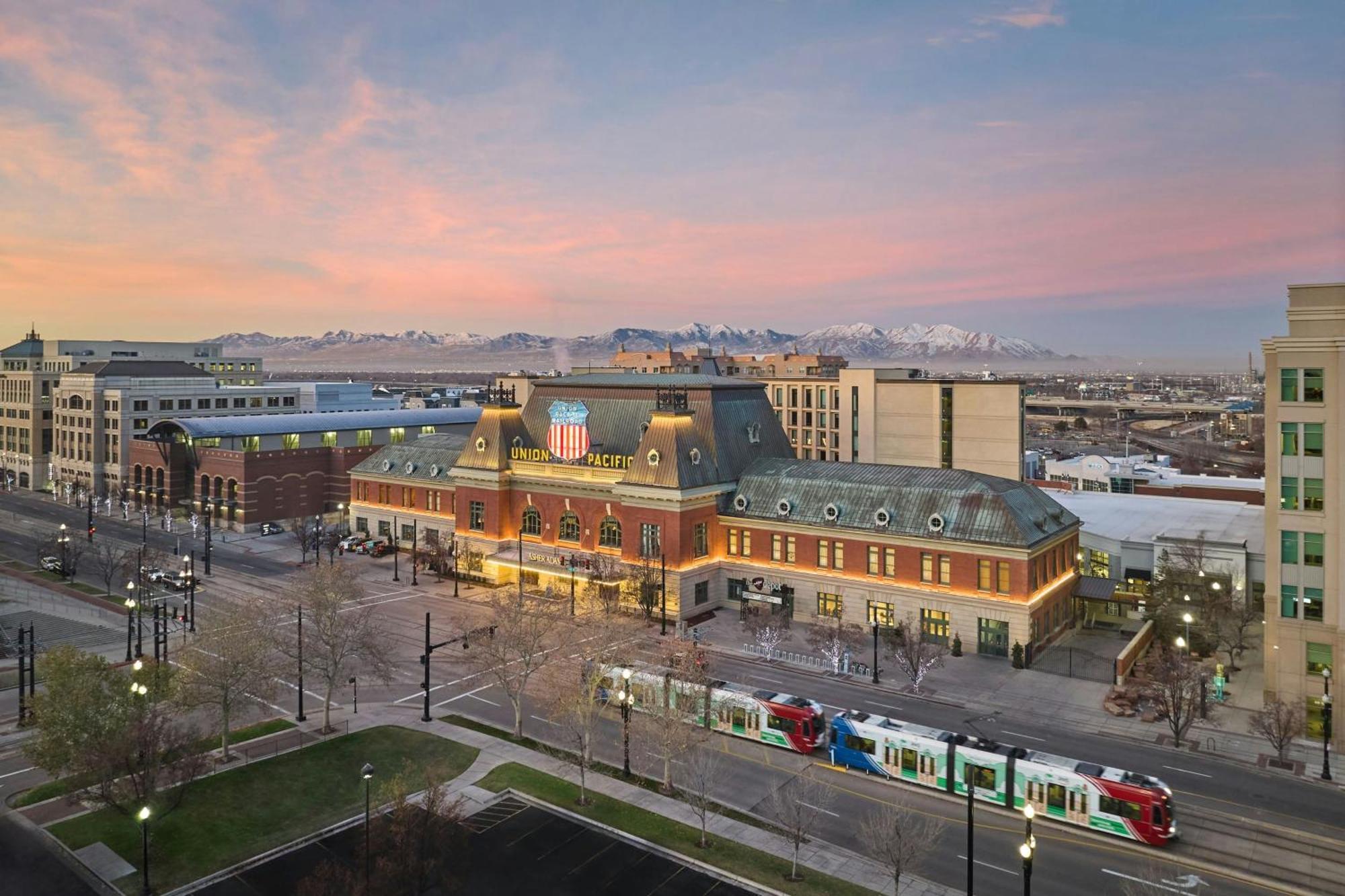 Asher Adams, Autograph Collection Salt Lake City Luaran gambar